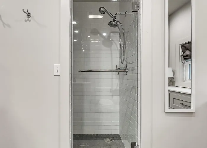Stylish 4br In Tulsa