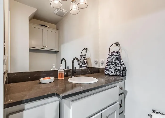 Сasa de vacaciones Stylish 4br In